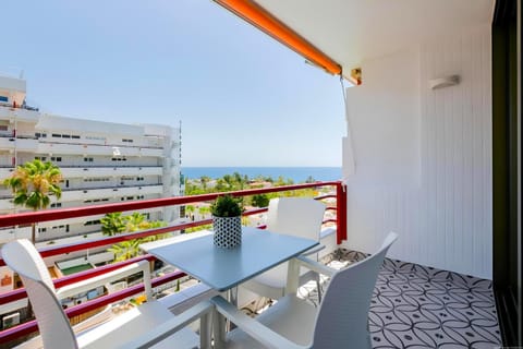 Day, View (from property/room), Balcony/Terrace, Dining area, Sea view, Swimming pool