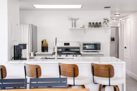 Bright Ground Floor Condo Minutes to Parks House in Kissimmee