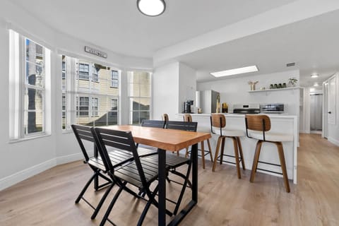 Bright Ground Floor Condo Minutes to Parks House in Kissimmee