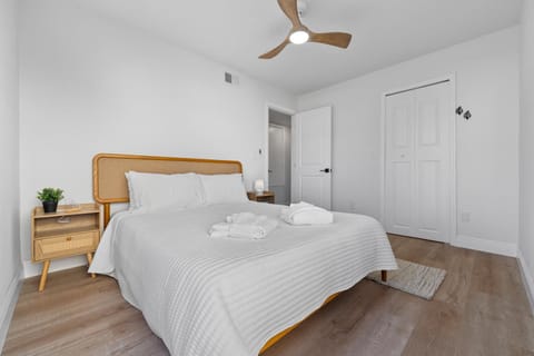 Bright Ground Floor Condo Minutes to Parks House in Kissimmee