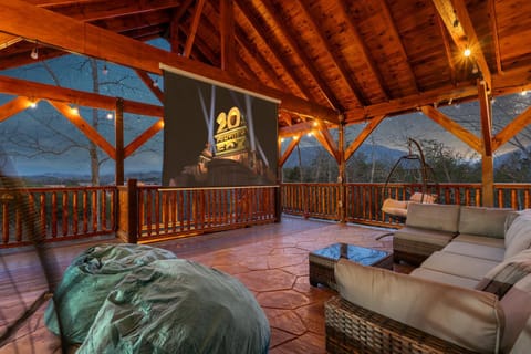 Incredible Smoky Mountain Lodge House in Sevierville