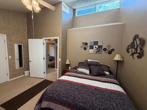 Spring Valley Blue 3BR Lake View Home House in Lake of the Ozarks