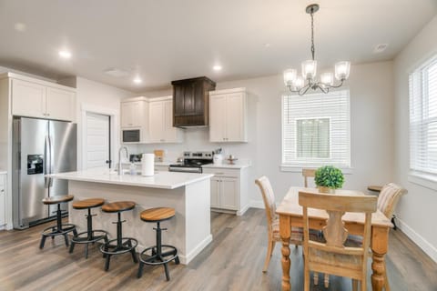 2 Mi to Hospitals Newly Built Idaho Falls Retreat House in Idaho Falls