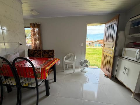 Kitchen or kitchenette, Dining area, oven