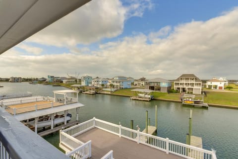 Walk to Beach! Bayfront Port Bolivar Home with Dock House in Texas City