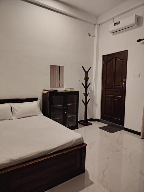 Bed, Photo of the whole room, Bedroom, air conditioner