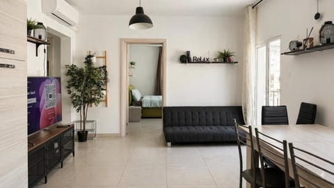 Living room, Seating area, Dining area, air conditioner