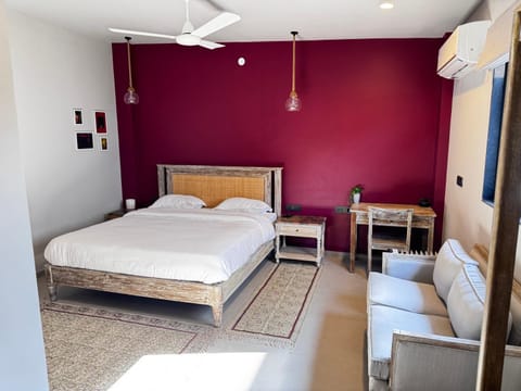 Bed, Photo of the whole room, Seating area, Bedroom, air conditioner