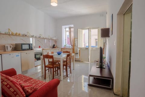 TV and multimedia, Kitchen or kitchenette, Living room, Dining area