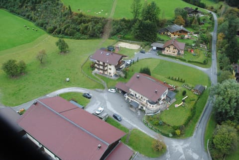 Bird's eye view, On site