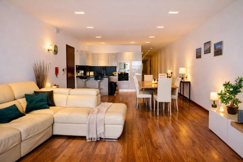 Kitchen or kitchenette, Living room, Dining area