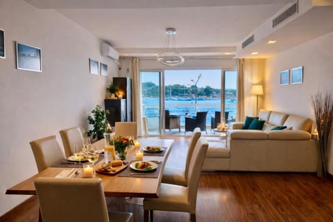 TV and multimedia, Living room, Seating area, Dining area, Sea view