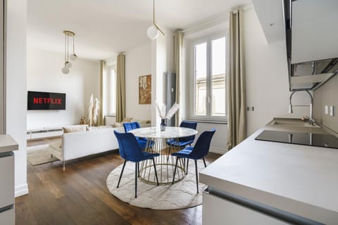 Communal lounge/ TV room, TV and multimedia, Living room, Seating area, Dining area, Bedroom
