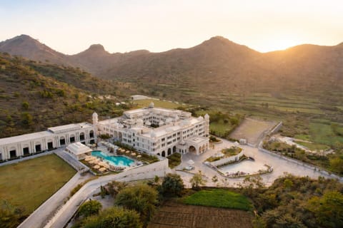 Property building, Bird's eye view, Mountain view
