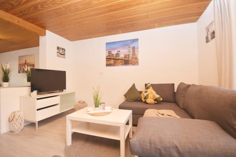 Communal lounge/ TV room, TV and multimedia, Living room, Seating area