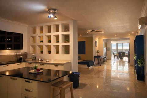 Kitchen or kitchenette, Living room