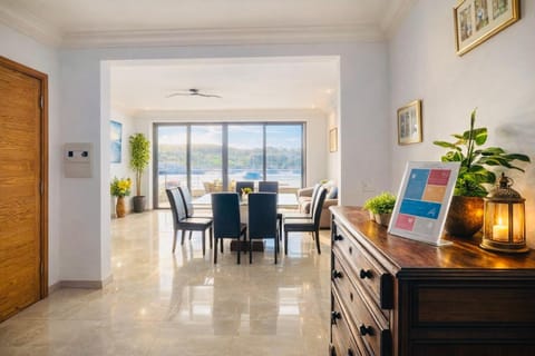 Living room, Dining area, Sea view