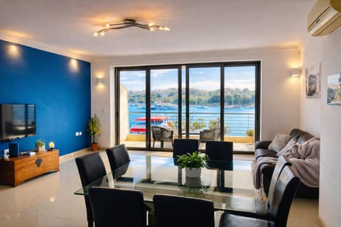 TV and multimedia, Living room, Dining area, Evening entertainment, Sea view