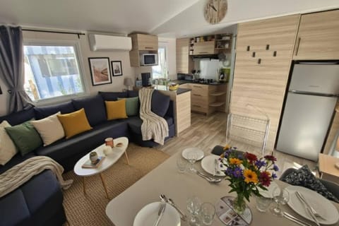 Coffee/tea facilities, Dining area, Area and facilities, Breakfast, Family, dishwasher, air conditioner
