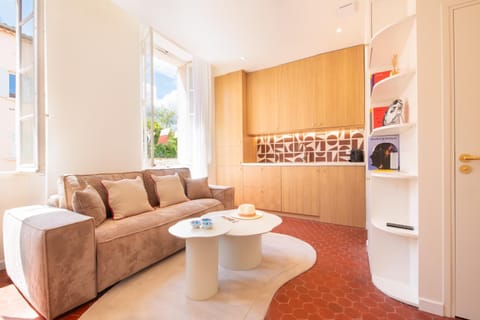 Kitchen or kitchenette, Living room