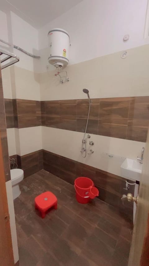 Bathroom, Internal: Not applicable to any particular room