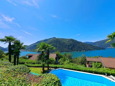 Nearby landmark, Natural landscape, Garden, Balcony/Terrace, Lake view, Mountain view, Swimming pool, Swimming pool
