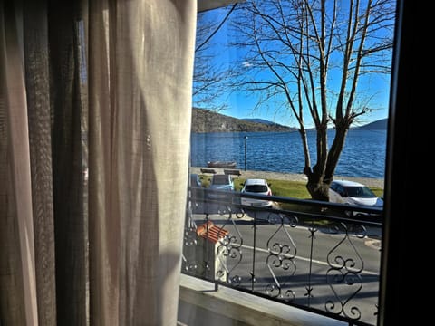 Natural landscape, View (from property/room), Balcony/Terrace, Lake view, Mountain view