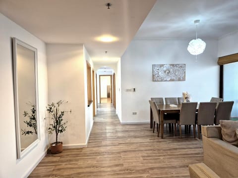 JBR l Full Sea View l 4BR l 3min to Beach l 7-12PAX Apartment in Dubai