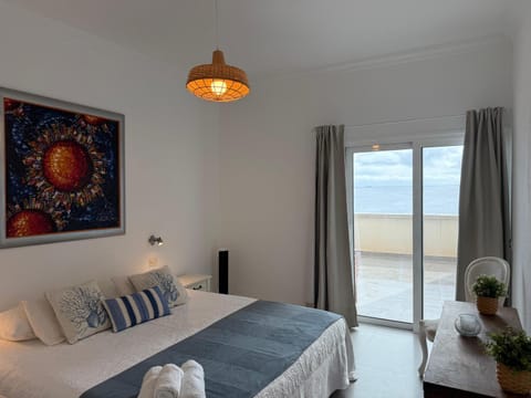 Bed, Natural landscape, Photo of the whole room, Bedroom, Sea view, towels