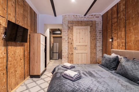 Bed, TV and multimedia, Photo of the whole room, Bedroom, towels, wardrobe