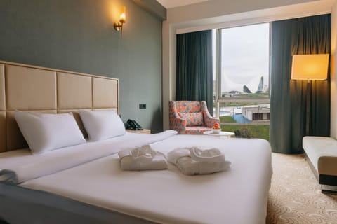 Bed, View (from property/room), Photo of the whole room, Bedroom, City view, Landmark view, towels