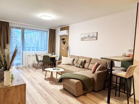 Bed, Living room, Photo of the whole room, Seating area, Dining area, Bedroom