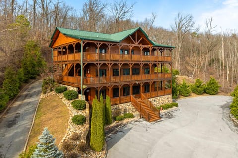 Epic 9BR Mansion Sleeps 26 HotTub & Game Room House in Gatlinburg