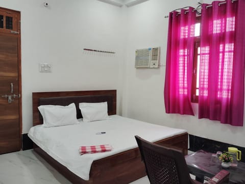 Bed, Photo of the whole room, Bedroom, air conditioner