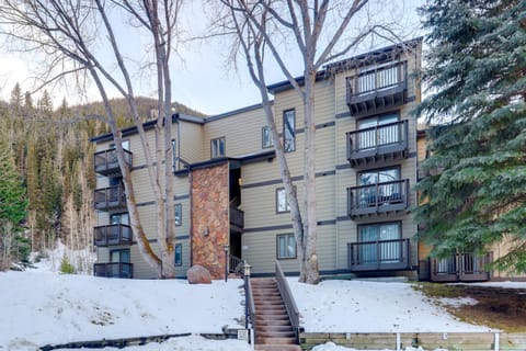 5 Mi to Vail Ski Resort! Cozy Condo with Mtn Views Apartment in Vail