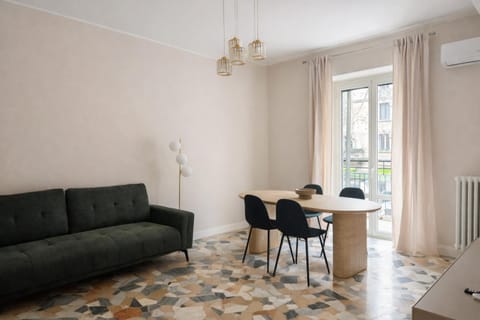 Living room, Seating area, Dining area, internet