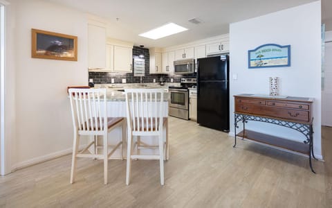 Phoenix X 707 Apartment in Ono Island