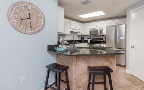 Phoenix X 715 Apartment in Ono Island