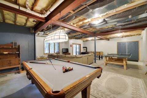 Spacious Lake Front Winter Retreat! Less than 10 Min to Big Boulder! House in Tunkhannock Township