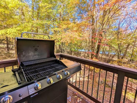 Spacious Lake Front Winter Retreat! Less than 10 Min to Big Boulder! House in Tunkhannock Township