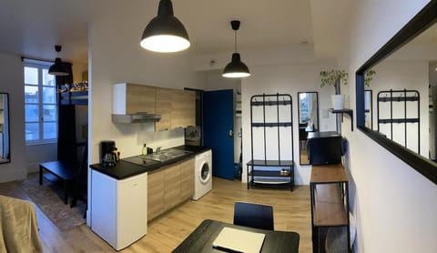 Kitchen or kitchenette, Living room, Dining area, stove