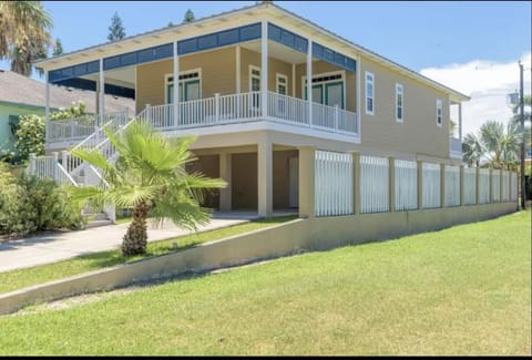 Spacious 4BR, 3BA home on South Padre Island, perfect for family getaways! House in South Padre Island