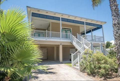 Spacious 4BR, 3BA home on South Padre Island, perfect for family getaways! House in South Padre Island