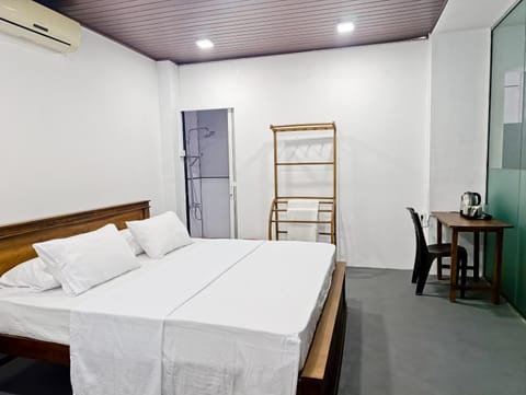 Bed, Photo of the whole room, Bedroom, air conditioner