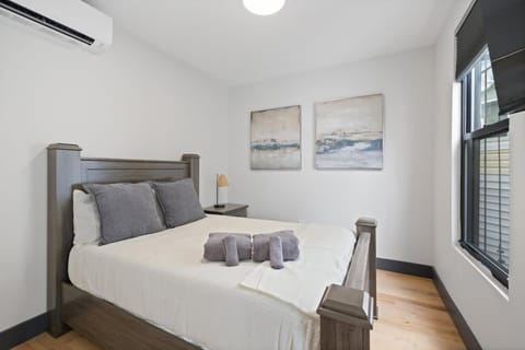 Photo of the whole room, air conditioner