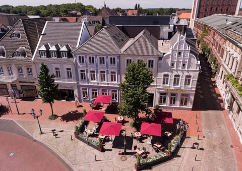 Property building, Day, Neighbourhood, Bird's eye view