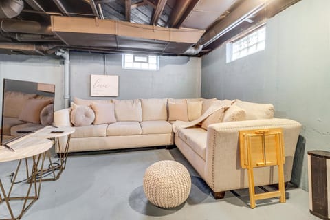 Extended Stay in Metro Detroit Home with Yard! House in Inkster