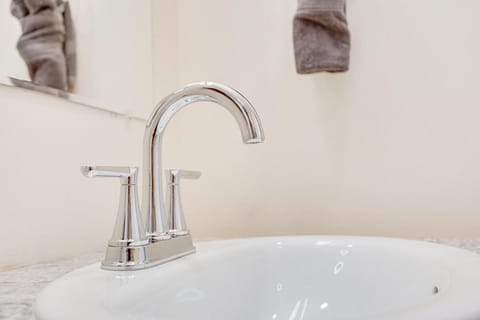 Classic Comfort Home Near Base, Sleeps 10 House in Columbus