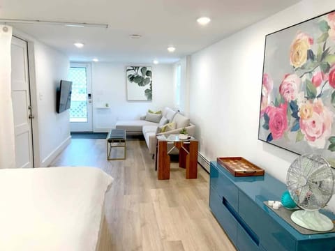 Fresh Modern Garden Level Kittery Studio Apartment in Portsmouth