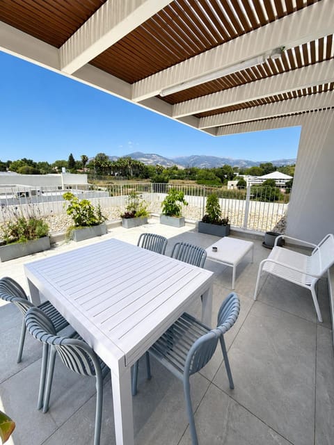 Patio, Day, Natural landscape, View (from property/room), Balcony/Terrace, Dining area, Mountain view